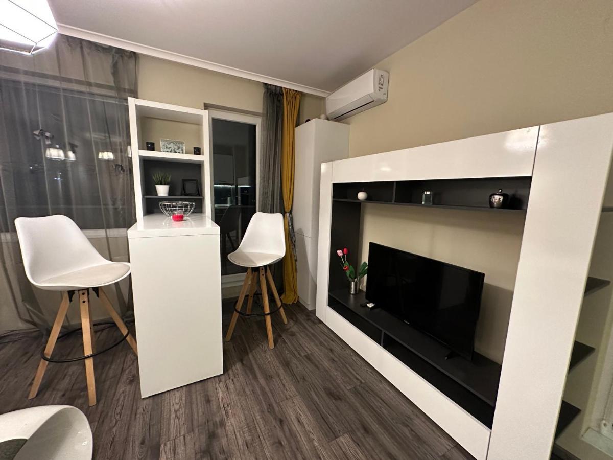 Uni Time Apartment By Lmg 소피아 외부 사진